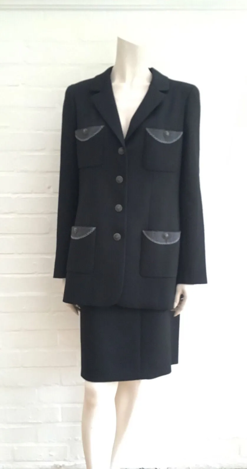 Amazing Chanel 08A Black Wool Jeweled Iconic 2-piece skirt suit F 44 UK 16 US 12  Ladies