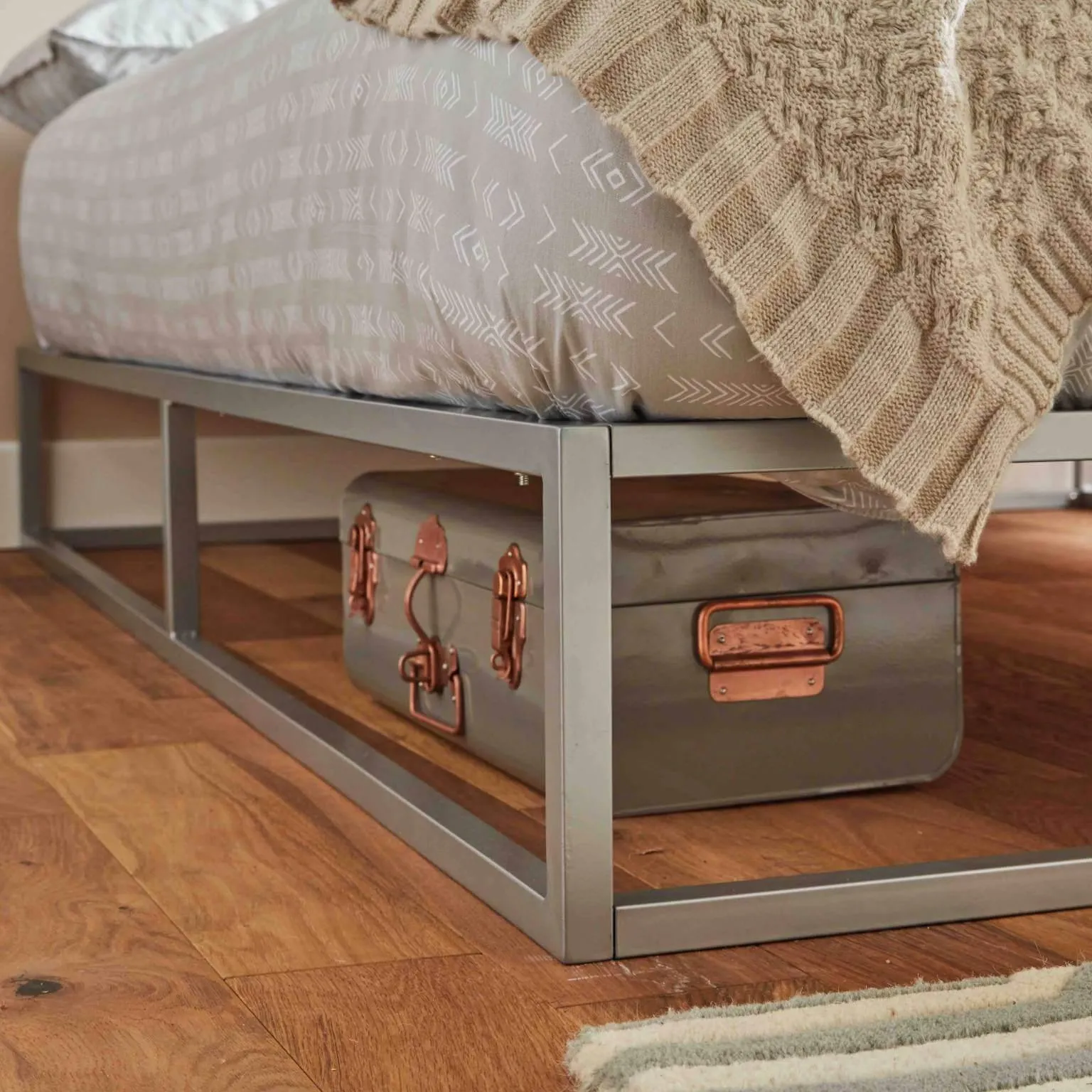 Outlet – Indy King Size Platform Bed - Grey Metal