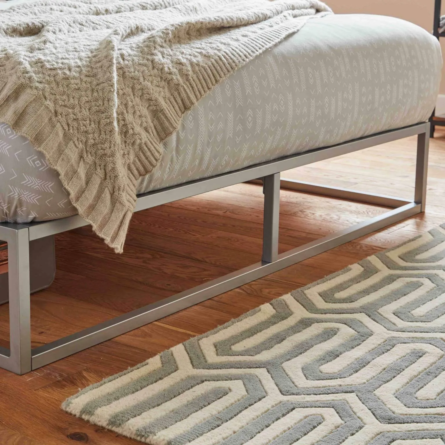 Outlet – Indy King Size Platform Bed - Grey Metal